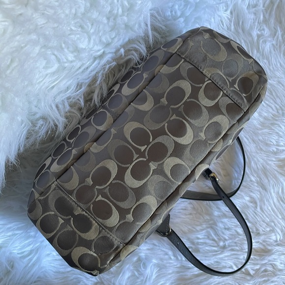 Authentic Coach shoulder bag - Picture 7 of 17